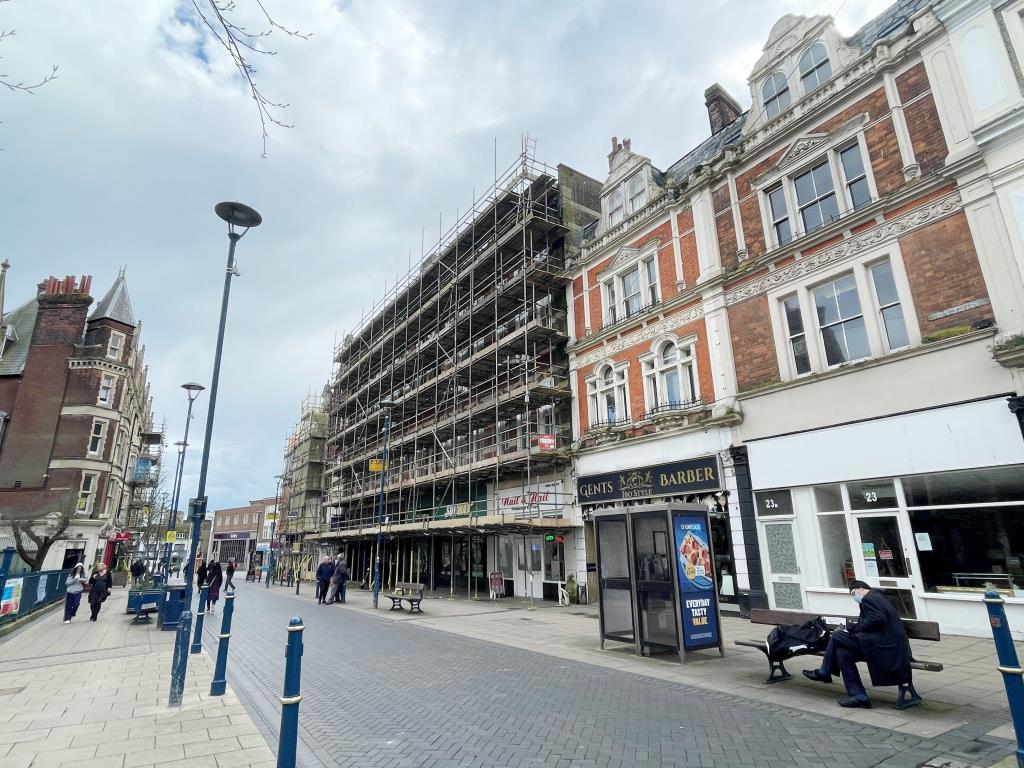 Lot: 24 - VACANT TWO-BEDROOM FLAT - External photo showing Cannon Street